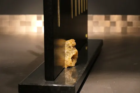 Magnetischer Messerblock von TYCOON STONE SCHMIDKE aus Nero Assoluto gebürstet mit Calcit Kristall 21,875 for sale For Super Rich