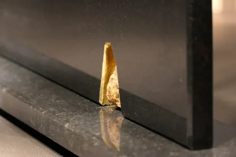 Magnetischer Messerblock von TYCOON STONE SCHMIDKE aus Nero Assoluto gebürstet mit Calcit Kristall Luxury for sale For Super Rich