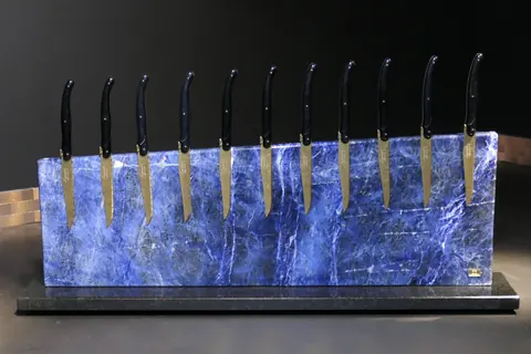 Magnetischer Messerblock von Tycoon Stone Schmidke aus Sodalith | Diamond Cut