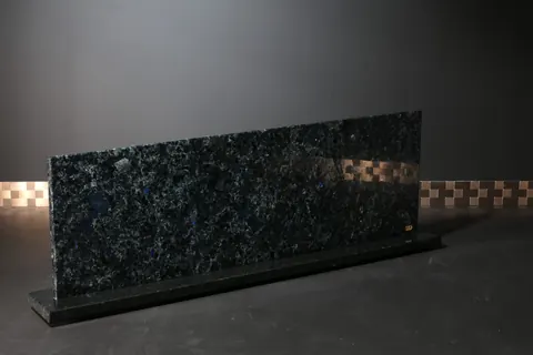 Magnetischer Messerblock von TYCOON STONE SCHMIDKE aus Wolga Blue | Diamond Cut for sale For Super Rich