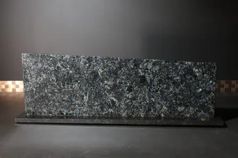 Magnetischer Messerblock von TYCOON STONE SCHMIDKE aus Wolga Blue | Diamond Cut Unique for sale For Super Rich