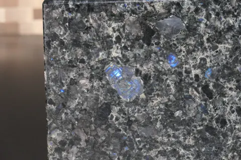 Magnetischer Messerblock von TYCOON STONE SCHMIDKE aus Wolga Blue | Diamond Cut price country for sale For Super Rich
