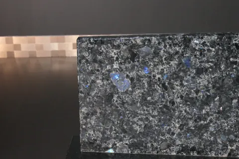 Magnetischer Messerblock von TYCOON STONE SCHMIDKE aus Wolga Blue | Diamond Cut ultra luxury for sale For Super Rich