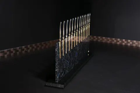 Magnetischer Messerblock von TYCOON STONE SCHMIDKE aus Wolga Blue | Diamond Cut Germany for sale For Super Rich