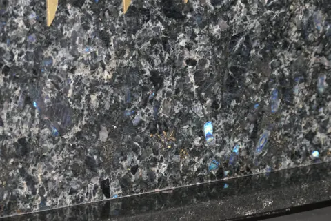 Magnetischer Messerblock von TYCOON STONE SCHMIDKE aus Wolga Blue | Diamond Cut Luxury for sale For Super Rich