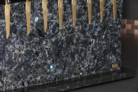 Magnetischer Messerblock von TYCOON STONE SCHMIDKE aus Wolga Blue | Diamond Cut Unique for sale For Super Rich