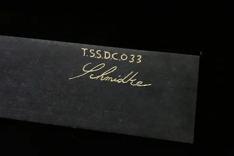 Magnetischer Messerblock von TYCOON STONE SCHMIDKE aus Iron Red Germany for sale For Super Rich Magnetischer Messerblock von TYCOON STONE SCHMIDKE aus Iron Red Germany for sale For Super Rich