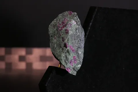 Magnetischer Messerblock von TYCOON STONE SCHMIDKE aus Nero Assoluto mit Rubinen ultra luxury for sale For Super Rich