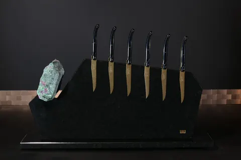 Magnetischer Messerblock von TYCOON STONE SCHMIDKE aus Nero Assoluto mit Rubinen Unique for sale For Super Rich