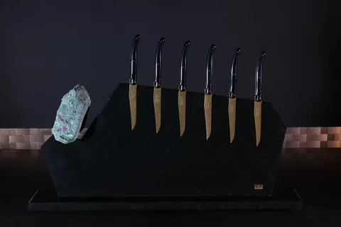 Magnetischer Messerblock von TYCOON STONE SCHMIDKE aus Nero Assoluto mit Rubinen Germany for sale For Super Rich