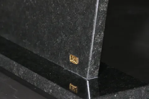 Magnetischer Messerblock von TYCOON STONE SCHMIDKE aus Nero Assoluto mit Rubinen Germany for sale For Super Rich