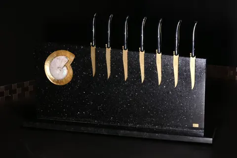 Magnetischer Messerblock von TYCOON STONE SCHMIDKE mit einem Ammoniten auf Star Galaxy Gold Germany for sale For Super Rich Magnetischer Messerblock von TYCOON STONE SCHMIDKE mit einem Ammoniten auf Star Galaxy Gold Germany for sale For Super Rich