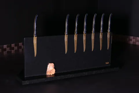Magnetischer Messerblock von TYCOON STONE SCHMIDKE aus Nero Assoluto gebürstet mit Calcit Kristall Unique for sale For Super Rich