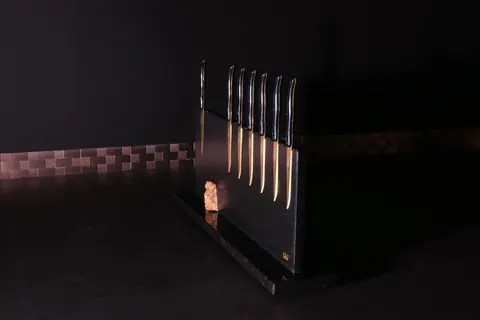 Magnetischer Messerblock von TYCOON STONE SCHMIDKE aus Nero Assoluto gebürstet mit Calcit Kristall Luxury for sale For Super Rich