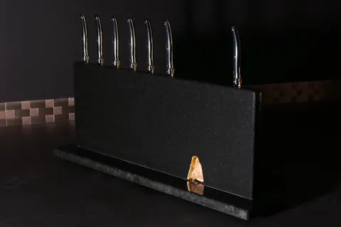 Magnetischer Messerblock von TYCOON STONE SCHMIDKE aus Nero Assoluto gebürstet mit Calcit Kristall Germany for sale For Super Rich