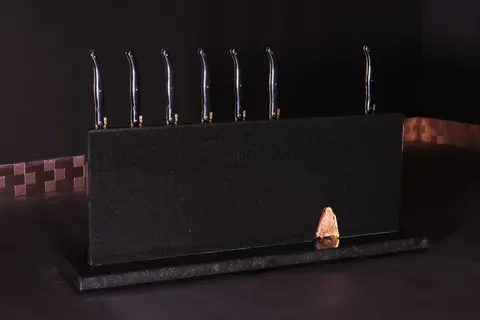 Magnetischer Messerblock von TYCOON STONE SCHMIDKE aus Nero Assoluto gebürstet mit Calcit Kristall 21,875 for sale For Super Rich