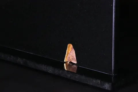 Magnetischer Messerblock von TYCOON STONE SCHMIDKE aus Nero Assoluto gebürstet mit Calcit Kristall Unique for sale For Super Rich