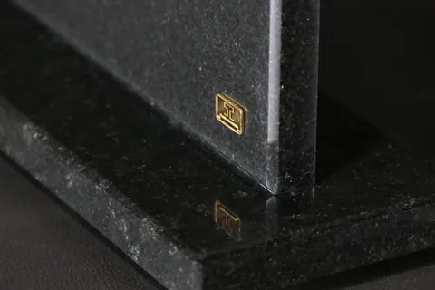 Magnetischer Messerblock von TYCOON STONE SCHMIDKE aus Nero Assoluto gebürstet mit Calcit Kristall Germany for sale For Super Rich