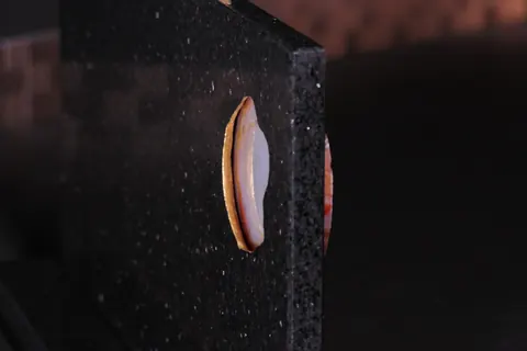 Magnetischer Messerblock von TYCOON STONE SCHMIDKE aus Star Galaxy Gold mit Achatscheibe 18,000 for sale For Super Rich