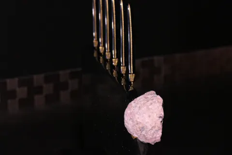 Magnetischer Messerblock von TYCOON STONE SCHMIDKE aus Star Galaxy Gold mit Kristall Druse Luxury for sale For Super Rich