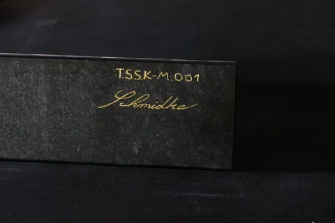 Magnetischer Messerblock von TYCOON STONE SCHMIDKE aus Star Galaxy Gold mit Kristall Druse Luxury for sale For Super Rich