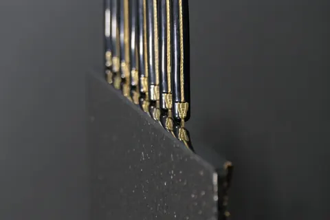Magnetischer Messerblock von Tycoon Stone Schmidke aus Star Galaxy Gold mit Meteoriten und vergoldeten Meteoritenschweif ultra luxury for sale For Super Rich