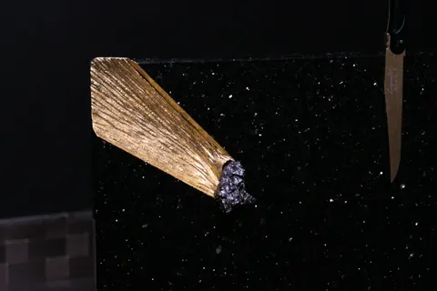 Magnetischer Messerblock von Tycoon Stone Schmidke aus Star Galaxy Gold mit Meteoriten und vergoldeten Meteoritenschweif for sale For Super Rich