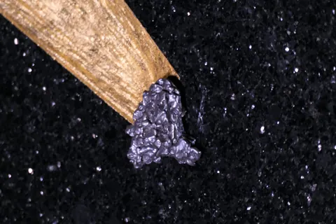 Magnetischer Messerblock von Tycoon Stone Schmidke aus Star Galaxy Gold mit Meteoriten und vergoldeten Meteoritenschweif 27,083 for sale For Super Rich