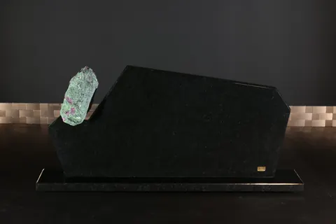 Magnetischer Messerblock von TYCOON STONE SCHMIDKE aus Nero Assoluto mit Rubinen price country for sale For Super Rich