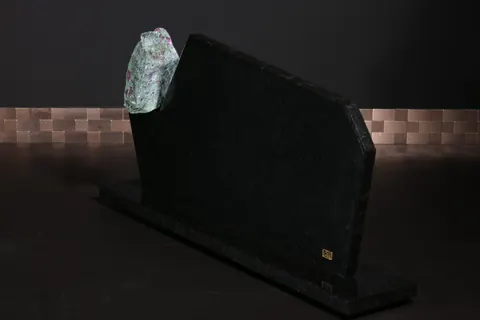 Magnetischer Messerblock von TYCOON STONE SCHMIDKE aus Nero Assoluto mit Rubinen Luxury for sale For Super Rich