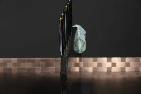 Magnetischer Messerblock von TYCOON STONE SCHMIDKE aus Nero Assoluto mit Rubinen price country for sale For Super Rich