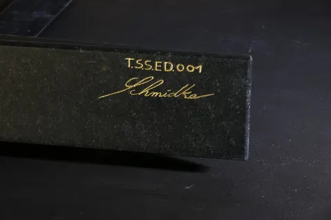 Magnetischer Messerblock von TYCOON STONE SCHMIDKE aus Nero Assoluto mit Rubinen 17,500 for sale For Super Rich