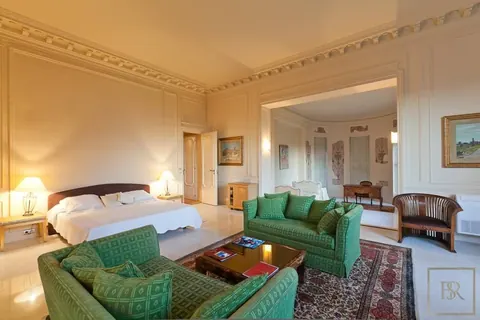Luxury Villa 1300m² and 45 000m² of land Pool, Tennis, Pool House, 9 bedrooms in Cap d'Antibes search rental For Super Rich