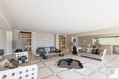 Elegant Villa Panoramic View huge swimmng pool and nearly 800 sqm of terraces, 9 bedrooms in Cannes property rental For Super Rich