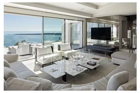 Luxury Villa 180° panoramic sea view Super Cannes, south-facing, 10 bedrooms in Cannes value rental For Super Rich