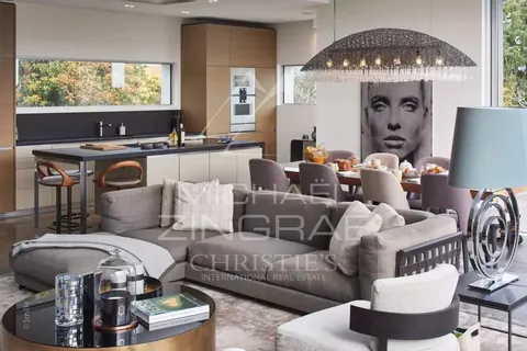 Modern Villa in city center Heated swimming pool 14x5m, 5 bedrooms in Cap d'Antibes Classified ads rental For Super Rich