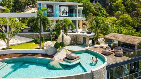Luxury Villa AMAZE nestled in the heart of Thailand’s paradise Pool, jacuzzi, 4 bedrooms in Chaweng, Ko Samui vacation rental For Super Rich