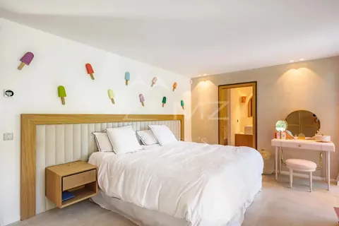 Luxury Villa near the beach Pampelonne Fenced swimming pool, jacuzzi, fitness room, petanque court, 5 bedrooms in Ramatuelle Classified ads rental For Super Rich