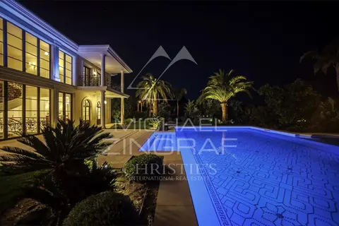 Luxury Villa New Florentine ​Super Cannes indoor swimming pool, wellness, sauna and hammam, 7 bedrooms in Vallauris value rental For Super Rich
