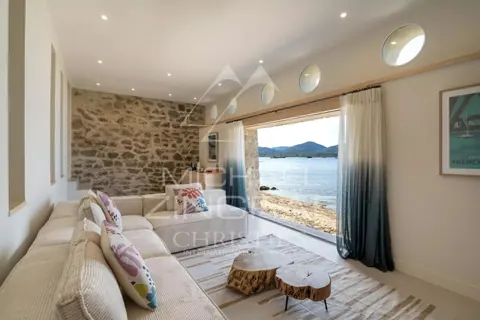 Elegant Villa Waterfront with private beach breathtaking views over the Gulf of Saint-Tropez, 6 bedrooms in Gassin