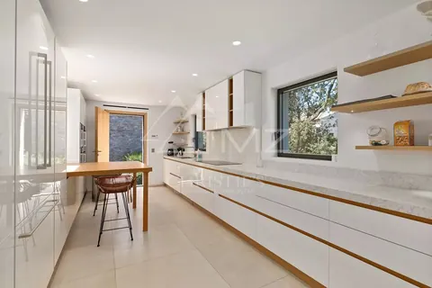 contemporary Villa Exceptional views of Pampelonne bay and vineyards Ideally located, 6 bedrooms in Ramatuelle - French Riviera search rental For Super Rich