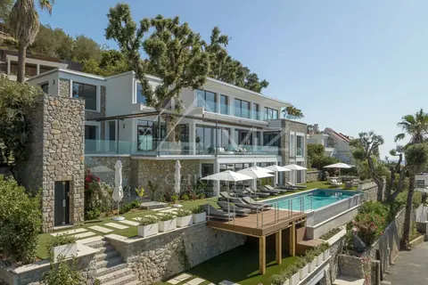 Contemporary Villa Heated swimming pool Land 1800m², 6 bedrooms in Cannes vacation rental For Super Rich