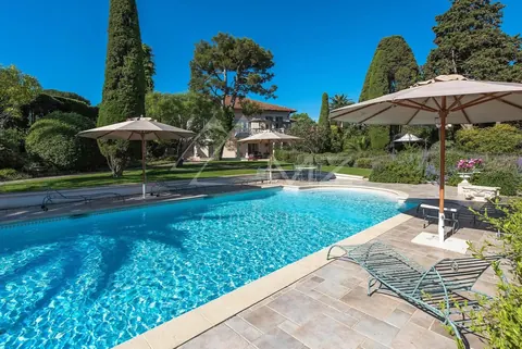 Elegant Villa 14x6m heated swimming pool Tennis court with grass, 4 bedrooms in Cap d'Antibes 0 rental For Super Rich
