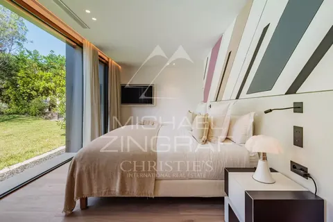 Modern Villa Near Tahiti beach swimming pool with pool house, bar, gym, 6 bedrooms in Ramatuelle - French Riviera best rental For Super Rich