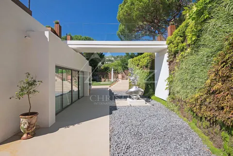 Modern Villa Heated 17x4m swimming pool La Californie, 5 bedrooms in Cannes search rental For Super Rich