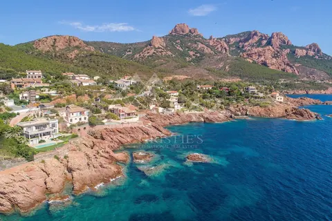 Luxury Villa Waterfront, Cap Roux heated swimming pool and direct access to the sea, 4 bedrooms in Anthéor best rental For Super Rich
