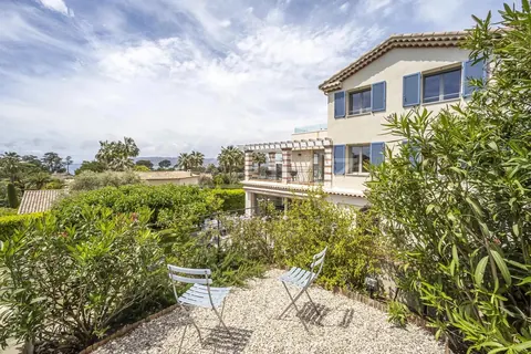 Elegant Villa Sea View Near the beach, 6 bedrooms in Cap d'Antibes available rental For Super Rich
