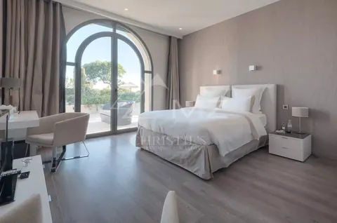 Luxury Villa overlooking the village and harbour pool with sea view, 8 bedrooms in Saint Jean Cap Ferrat vacation rental For Super Rich