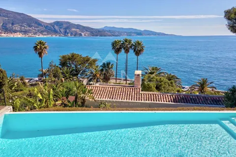 Design Villa spectacular sea views uniquely and tastefully furnished, 5 bedrooms in Roquebrune Cap Martin 0 rental For Super Rich