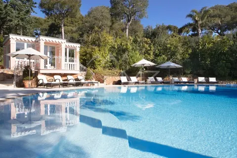 High-end House Exceptional view overlook the sea  Tennis court, Pool, sauna, 4 bedrooms in Saint Jean Cap Ferrat available rental For Super Rich